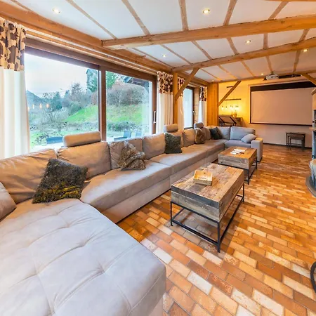 In With Garden, Cleaning Included Holiday home *
